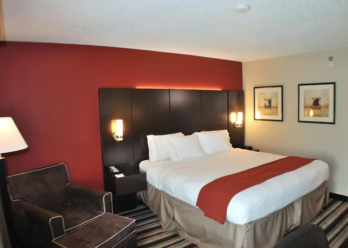 Holiday Inn Express Nashville W-I40 / Whitebridge Road